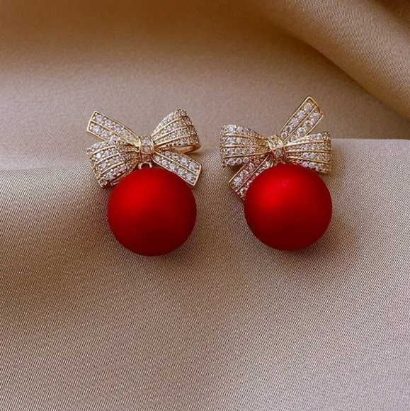 Red Bead Pendant Fashion Earrings - Picture 5 of 6